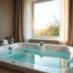 Chambre d'hôtel de luxe avec jacuzzi privé en Normandie